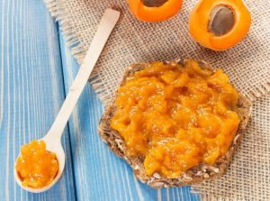 Marmellata di albicocche mature