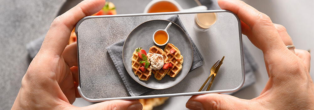 Food influencer e food blogger: chi sono e come collaborano con la ristorazione