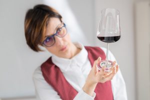 Le tre fasi dell'assaggio del vino